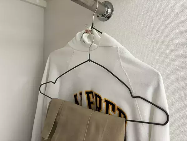 2本のハンガーをダブルクリップで連結　服の収納量を『2倍』にする方法