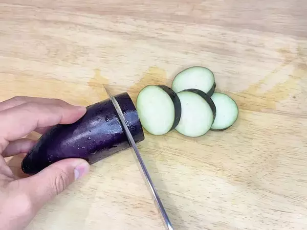 「ナスの油吸い問題」を解決！　さっぱり仕上げるコツに「なんて簡単」「早く知りたかった」