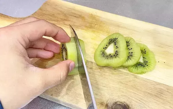 キウイ、そのまま食べるの待って！　思わぬ食べ方に「まるでスイーツ！」