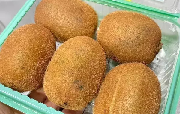 キウイ、そのまま食べるの待って！　思わぬ食べ方に「まるでスイーツ！」