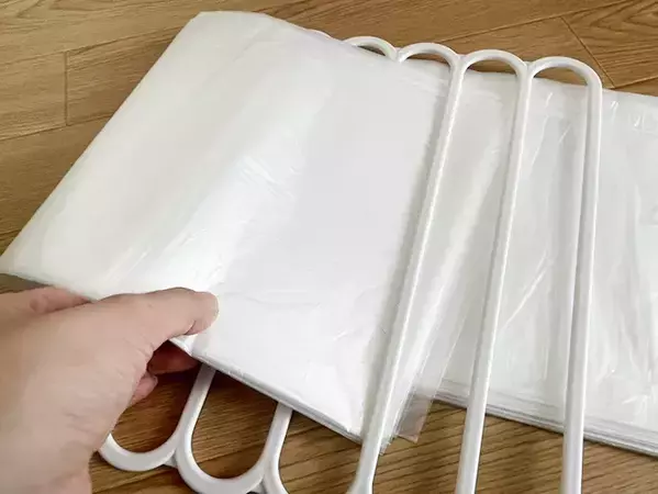 100均の5段ハンガー、服はかけずに？　キッチンで使う意外な活用テクニック