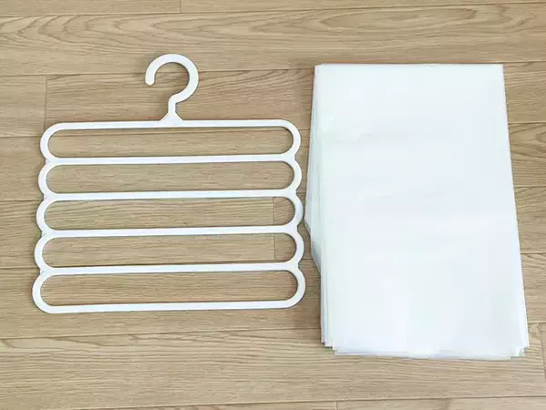 100均の5段ハンガー、服はかけずに？　キッチンで使う意外な活用テクニック