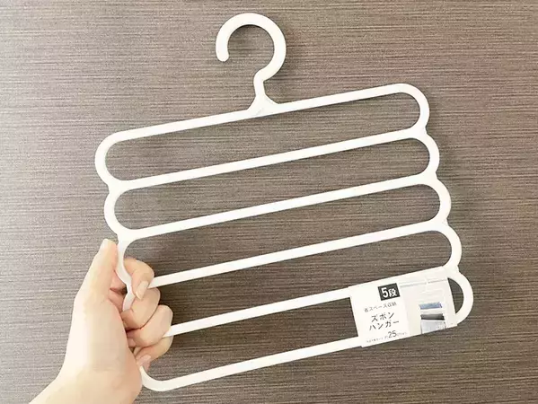 100均の5段ハンガー、服はかけずに？　キッチンで使う意外な活用テクニック