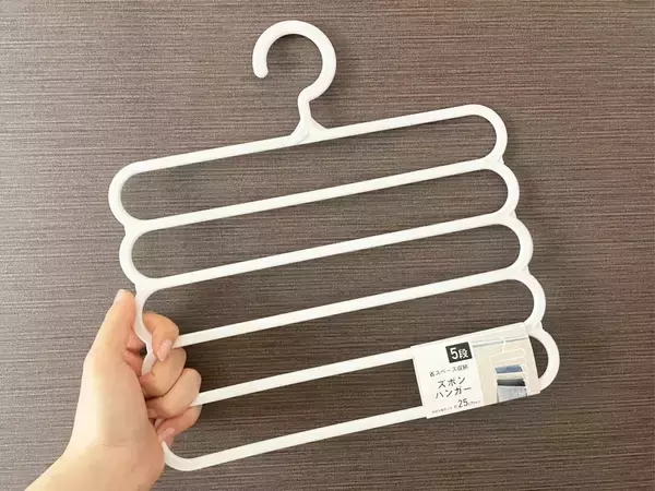 100均の5段ハンガー、服はかけずに？　キッチンで使う意外な活用テクニック