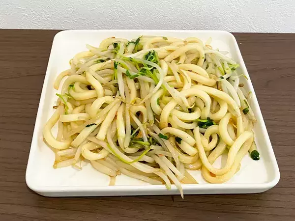 焼うどんの味つけは醤油ではなく？　“粉”を入れたら「2日連続で作っちゃった！」
