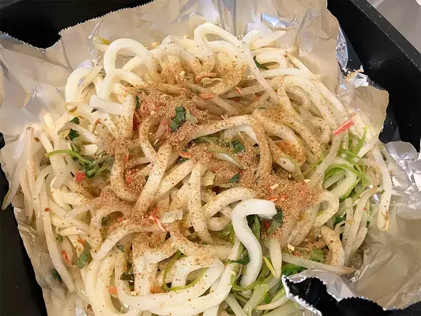 焼うどんの味つけは醤油ではなく？　“粉”を入れたら「2日連続で作っちゃった！」