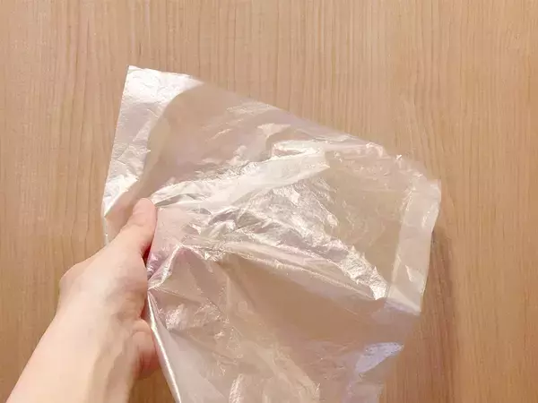 道具不要！　手が乾燥している状態でポリ袋を開く裏ワザ　「5秒でできた」