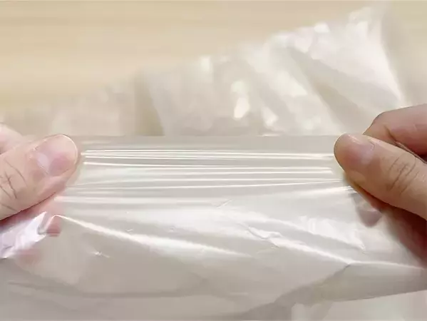 道具不要！　手が乾燥している状態でポリ袋を開く裏ワザ　「5秒でできた」