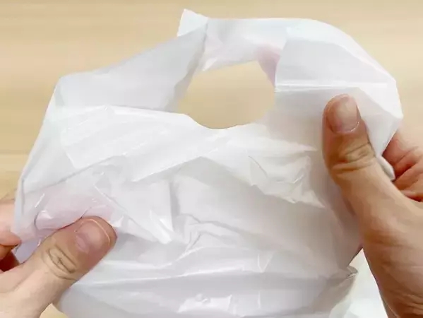 道具不要！　手が乾燥している状態でポリ袋を開く裏ワザ　「5秒でできた」