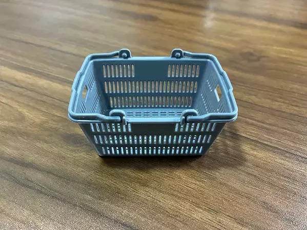 『買い物かご』のミニチュアの意外な活用法　2つの収納術を試したら、暮らしが快適になった【100均】