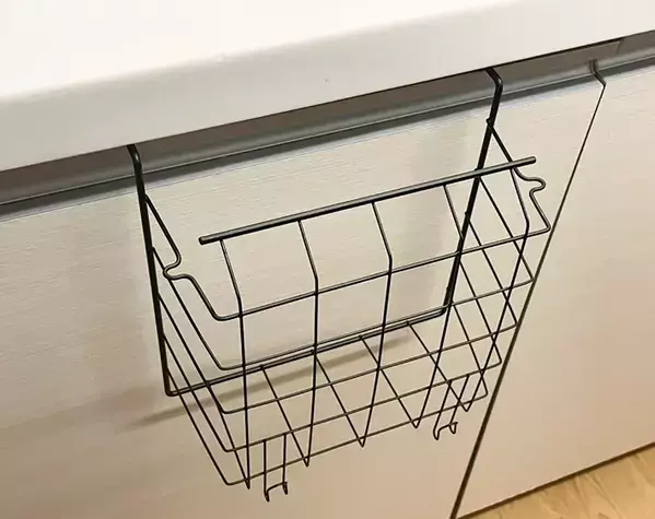 100均の吊り下げラックは『縦』で使う！　意外な活用法に「想像以上に使える」