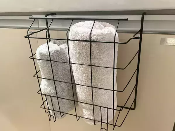 100均の吊り下げラックは『縦』で使う！　意外な活用法に「想像以上に使える」