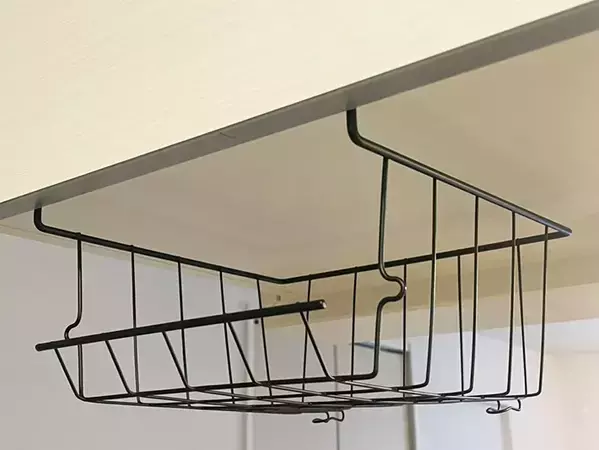 100均の吊り下げラックは『縦』で使う！　意外な活用法に「想像以上に使える」