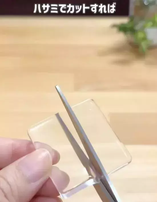 引き出しに眠っていた『耐震マット』　意外な使い道に「お見事」「頭いい」