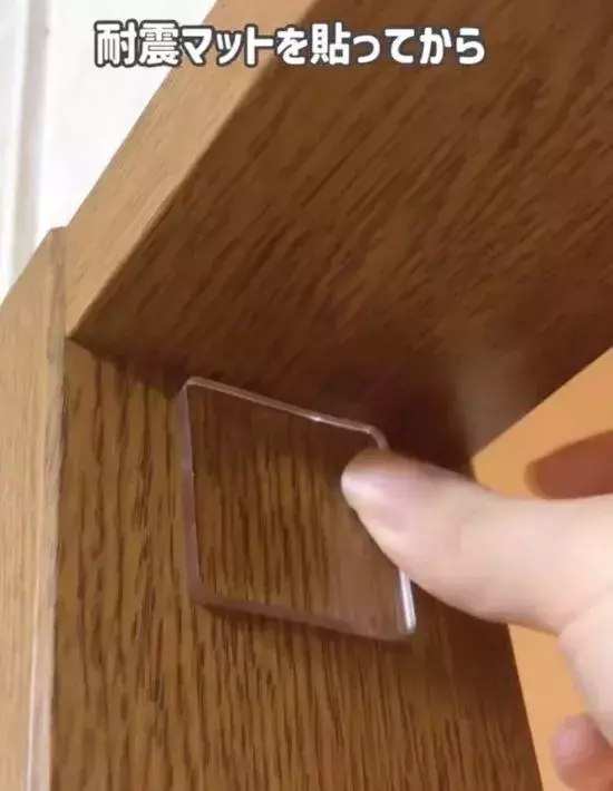 引き出しに眠っていた『耐震マット』　意外な使い道に「お見事」「頭いい」