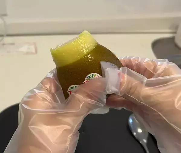 果汁でベタつくキウイの皮剥き　手軽すぎる対処法に「スポンと抜けた」「想像以上」