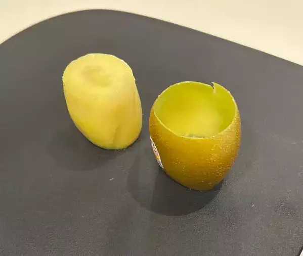 果汁でベタつくキウイの皮剥き　手軽すぎる対処法に「スポンと抜けた」「想像以上」