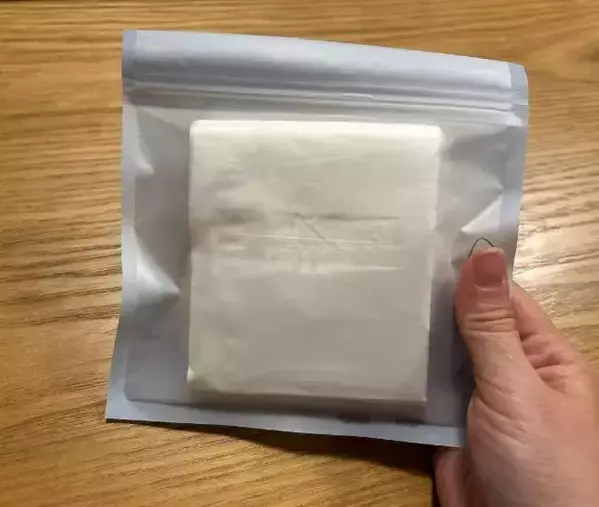 袋ティッシュの中央に包丁を当てて…？　できあがったモノに「賢すぎる」「絶対やる」