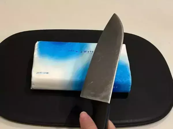 袋ティッシュの中央に包丁を当てて…？　できあがったモノに「賢すぎる」「絶対やる」