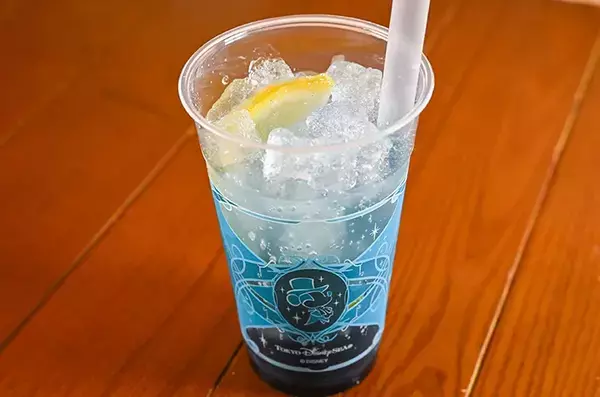 「こんなに大きいの！？」　650円で買える話題の『青すぎるマカロン』実食レポ