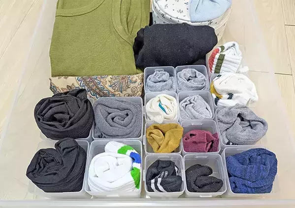 靴下を入れずに？　ダイソーが教える『くつした整理カップ』の便利な使い道【3選】