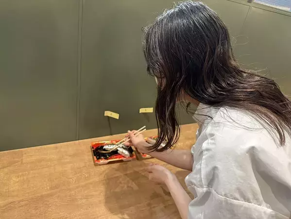 パック寿司をそのまま冷蔵庫に入れないで！　裏技の検証結果に「ふわふわ」「柔らかさが違う」