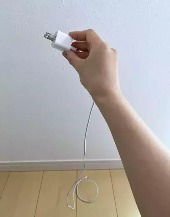 充電ケーブルをキツく縛らないで！　巻き方の正解に「知らなかった」「真似します」