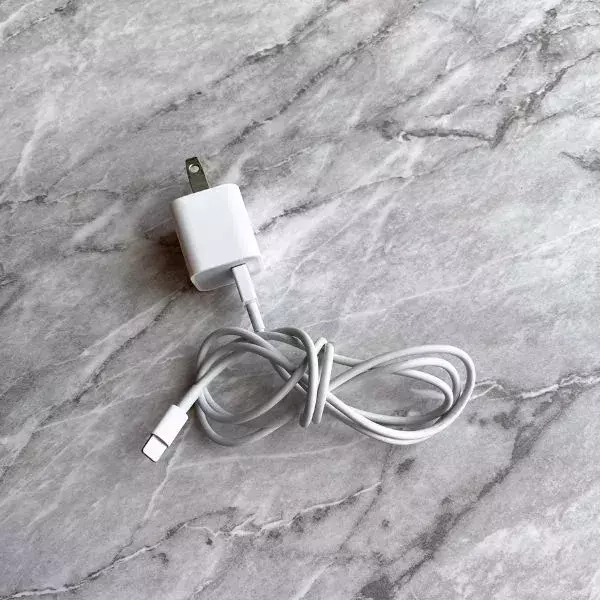 充電ケーブルをキツく縛らないで！　巻き方の正解に「知らなかった」「真似します」