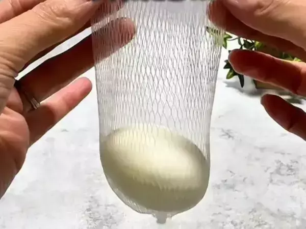 水切りネットでゆで卵が…　見事な活用術に「その手があったか」