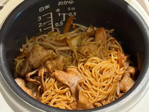 炊飯器の『1時間放置』で焼きそばは作れる？　意外なレシピを試してみた【検証】