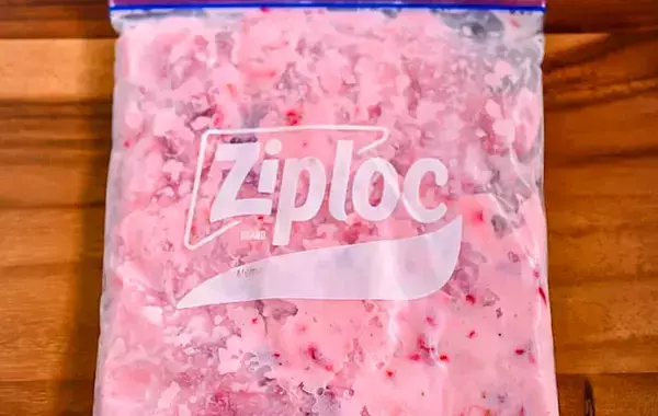 つぶして冷やすだけ！　管理栄養士が考えた「イチゴの簡単おやつ」【材料3つ】