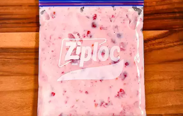 つぶして冷やすだけ！　管理栄養士が考えた「イチゴの簡単おやつ」【材料3つ】