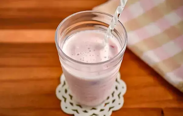 つぶして冷やすだけ！　管理栄養士が考えた「イチゴの簡単おやつ」【材料3つ】