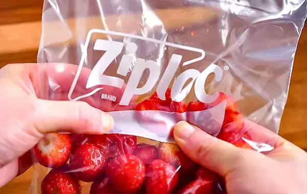 つぶして冷やすだけ！　管理栄養士が考えた「イチゴの簡単おやつ」【材料3つ】