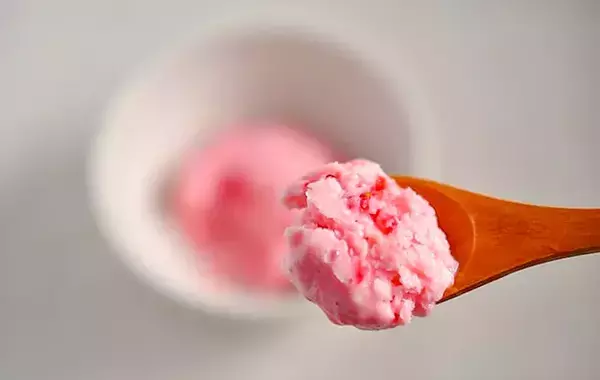 つぶして冷やすだけ！　管理栄養士が考えた「イチゴの簡単おやつ」【材料3つ】