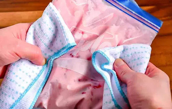 つぶして冷やすだけ！　管理栄養士が考えた「イチゴの簡単おやつ」【材料3つ】