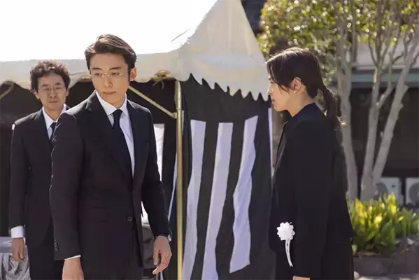 【考察】高橋一生の顔まで違う！？一人二役の演技力に脱帽　時系列で整理したら…『リボーン』第1話