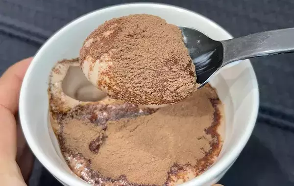 ギリシャヨーグルトがあったらこれ作って！　混ぜて冷やすだけの生チョコ風に「想像以上のクオリティ」