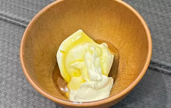 ギリシャヨーグルトがあったらこれ作って！　混ぜて冷やすだけの生チョコ風に「想像以上のクオリティ」