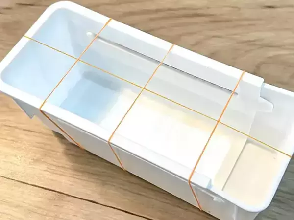 ただの空きケースがここまで使えるとは…　輪ゴムを『十字』にかけるだけで？