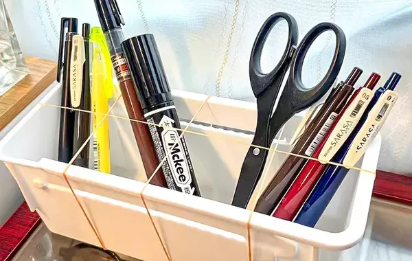 ただの空きケースがここまで使えるとは…　輪ゴムを『十字』にかけるだけで？