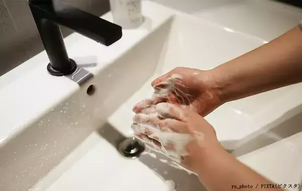 出勤しただけでも手は汚れる！　電車に乗った後の手を調べてみると…？