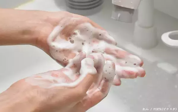 出勤しただけでも手は汚れる！　電車に乗った後の手を調べてみると…？