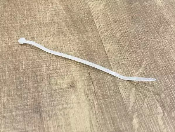 結束バンドを切りたくない時はどうする？　ハサミなしで外せる2つの方法を実際にやってみた