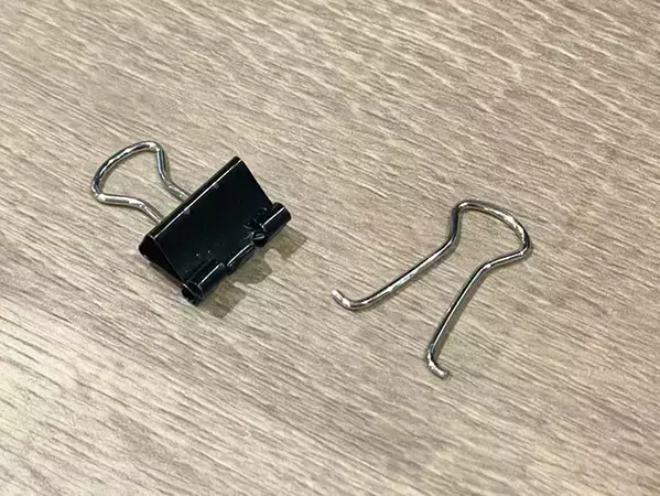 結束バンドを切りたくない時はどうする？　ハサミなしで外せる2つの方法を実際にやってみた