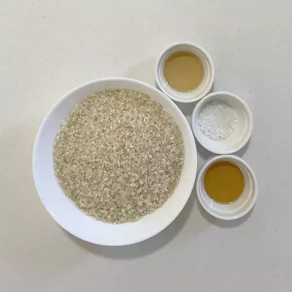 炊飯前にごま油を『小さじ1杯』入れて！　炊き上がりの違いに「目からウロコ」「お手軽すぎ」