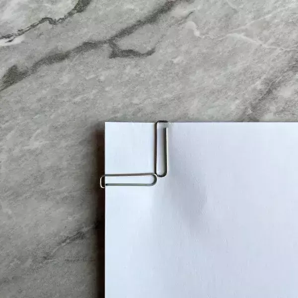 ゼムクリップはL字で固定してみて！　思わぬ強度に「抜け落ちない」「大正解かも」