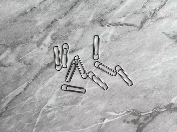 ゼムクリップはL字で固定してみて！　思わぬ強度に「抜け落ちない」「大正解かも」