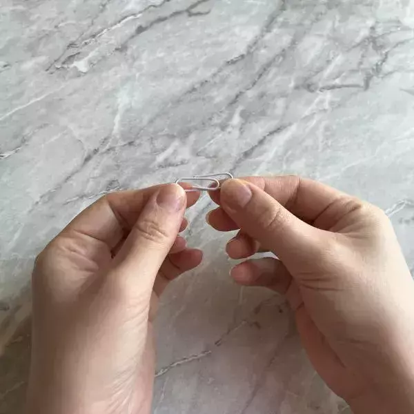 ゼムクリップはL字で固定してみて！　思わぬ強度に「抜け落ちない」「大正解かも」