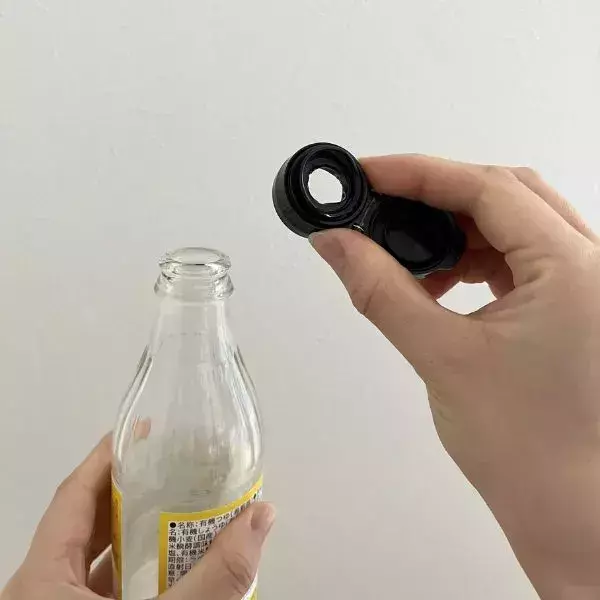 『調味料キャップが外れない』を解決！　驚きの裏技に「これは知らなかった」